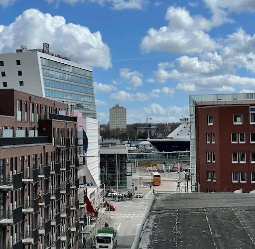 Appartement Rooftop Mit Foerdeblick, Zentral & Nah Am Hbf